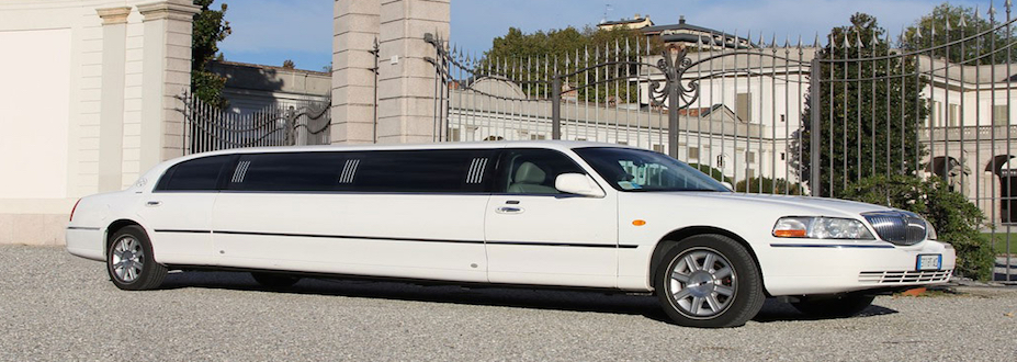 Renting A VIP Limousine xxl americain www.id-limousine.com